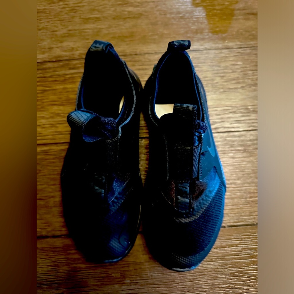 Nike child shoe size 1Y